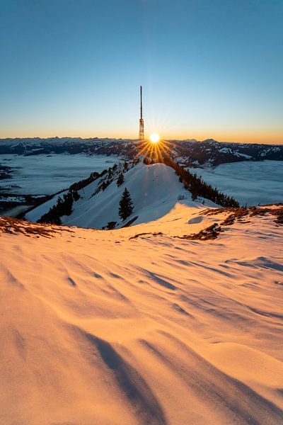 Grünten sunset with snow by Leo Schindzielorz