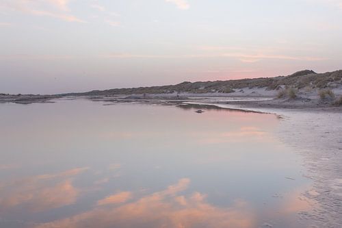 Zonsopkomst boven het Waddenstrand
