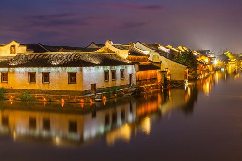 Historische waterstad Wuzhen in de avond