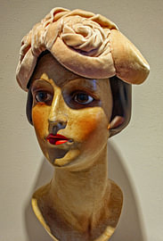 Besonderer Vintage-Mannequin-Kopf mit Velours-Hut