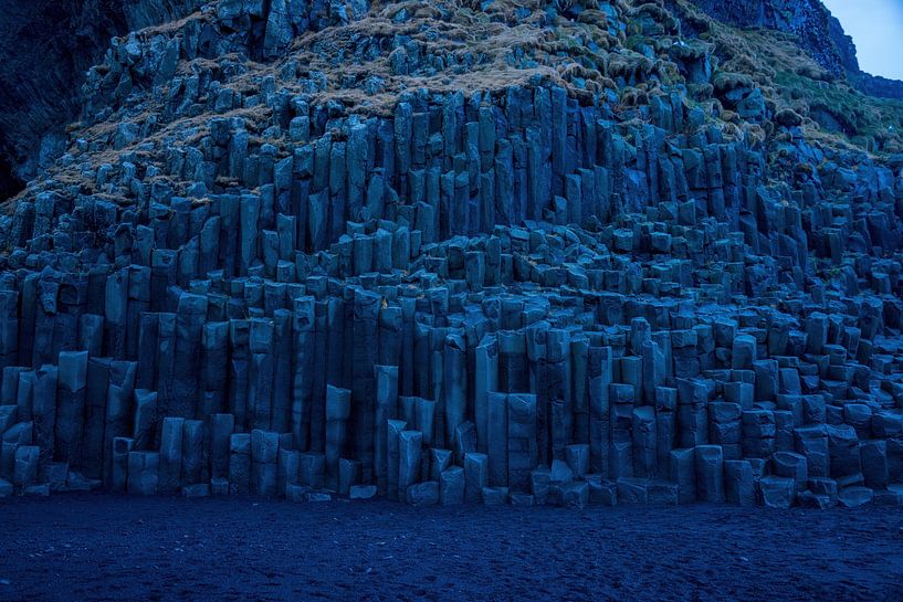 Black sand beach iceland by Merijn Loch