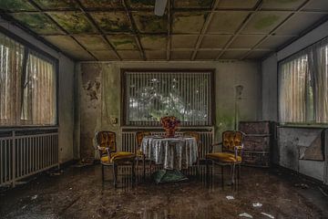 verlaten hotel van Ivana Luijten