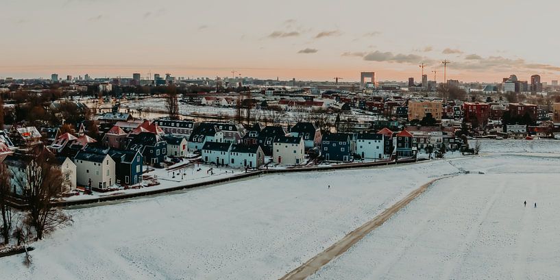 Klein Kadoelen pendant l'hiver avec le coucher du soleil par Mike Helsloot