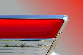 Heckflosse des Chevrolet Bel Air - Ikone des amerikanischen Automobildesigns von Peter Kraaibeek Fine Art