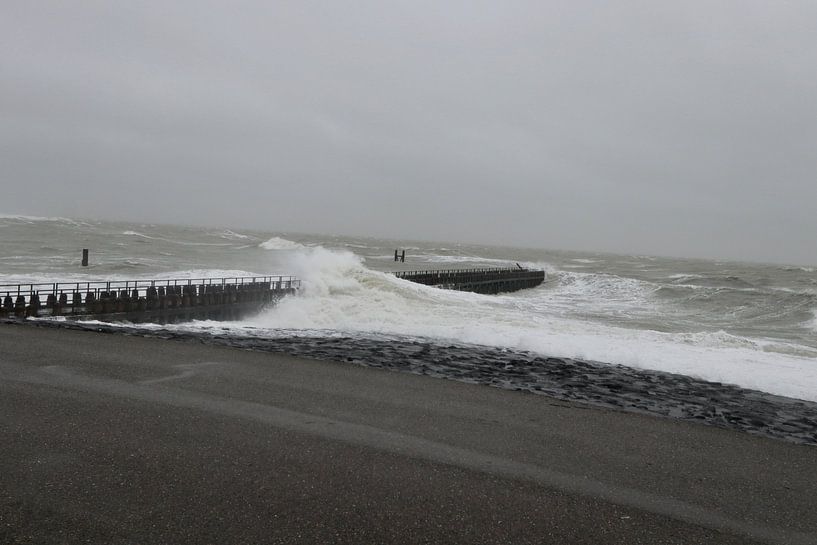 Storm Ellen raast over Westkapelle van Wendy Hilberath