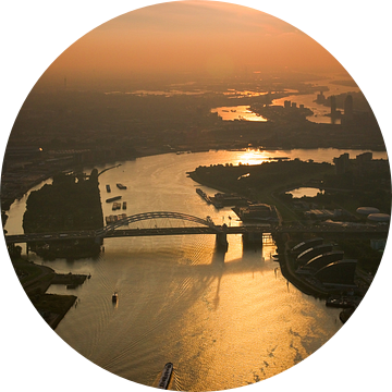 Van Brienenoordbrug vanuit de lucht gezien van Anton de Zeeuw