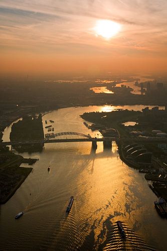Van Brienenoordbrug vanuit de lucht gezien