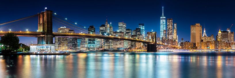 New York Skyline, Brooklyn Bridge Panorama van Sascha Kilmer