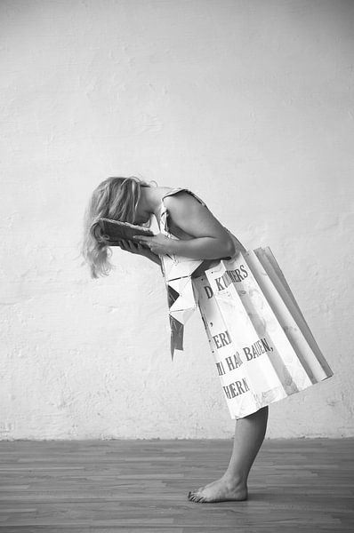 The Newspaper Reader by Heike Hultsch
