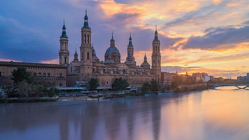 Zonsondergang in Zaragoza, Spanje
