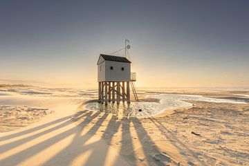 Drenkelingenhuisje Terschelling: Zonsondergang met Opwaaiend Zand in Pastelkleuren van KB Design & Photography (Karen Brouwer)