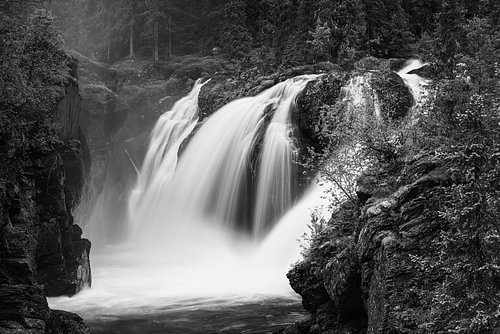 Waterval Rjukandefossen in Zwart-Wit, Noorwegen van Henk Meijer Fotografie