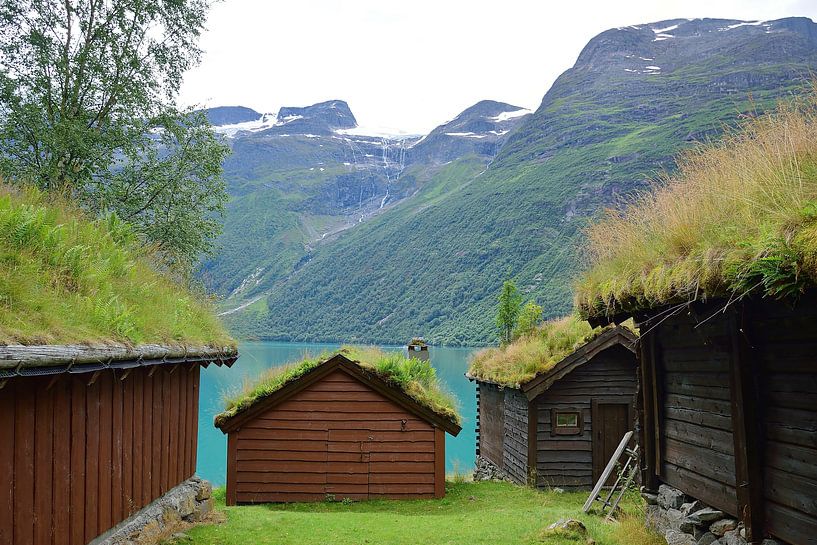 Idyllic location next to Lake Lovatnet by Frank's Awesome Travels