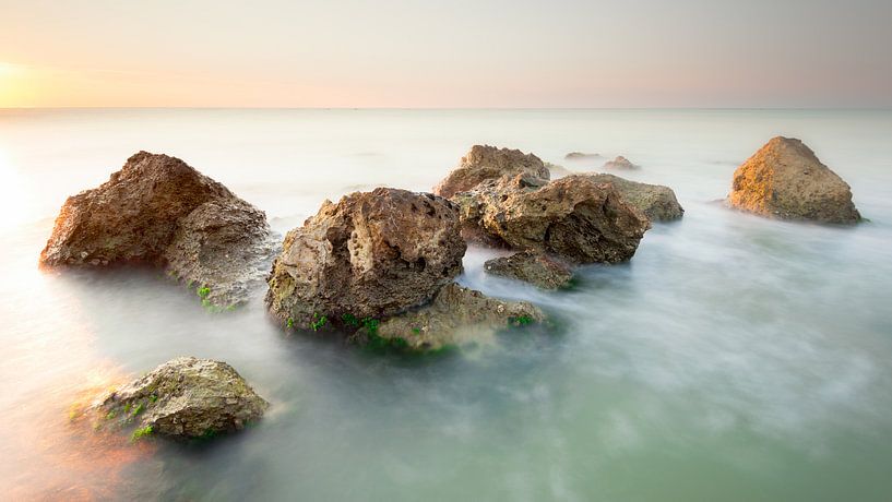 Rotsen bij zonsopkomst by Jenco van Zalk