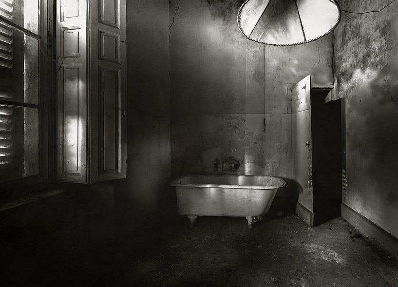 Bath on legs monochrome by Olivier Photography