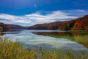 Plitvicer Seen und Wasserfälle im Herbst