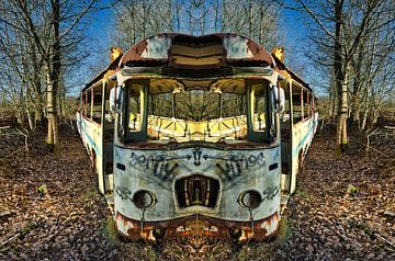 Bus stop by Andreas Biwersi