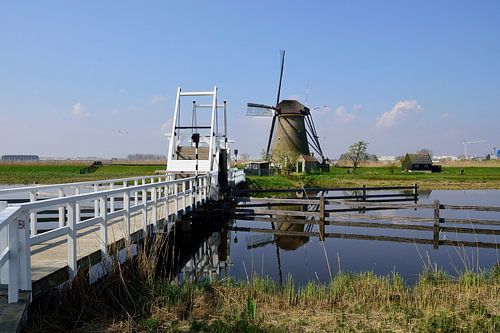 Brug over naar de Nederwaardse museummolen