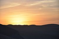 Zonsondergang in de woestijn.