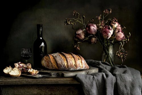 Bread and flourish in silence