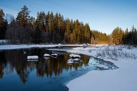 Winterliches Schweden mit Mmoie-Reflexion. von Erwin Stevens