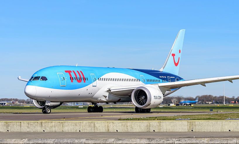 Taxiënde TUI Boeing 787-8 Dreamliner. van Jaap van den Berg