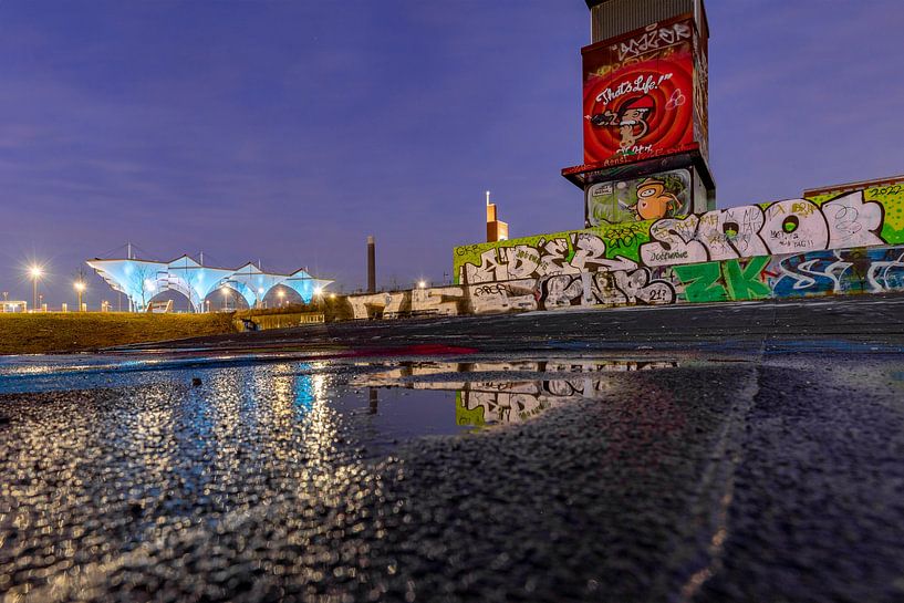Utrecht Leidsche Rijn Center bus station sunset rough graffiti by Russcher Tekst & Beeld