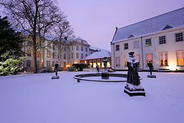 Skulpturen im Innenhof des Grand Hotel Karel V in Utrecht von Donker Utrecht