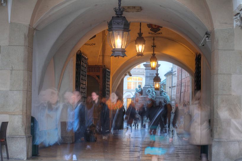 Krakauer lakenhallen in de schemering, Krakau, Polen, Europa van Torsten Krüger