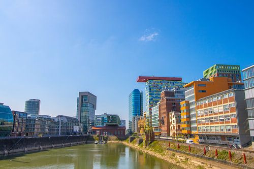 In de handelshaven van Düsseldorf