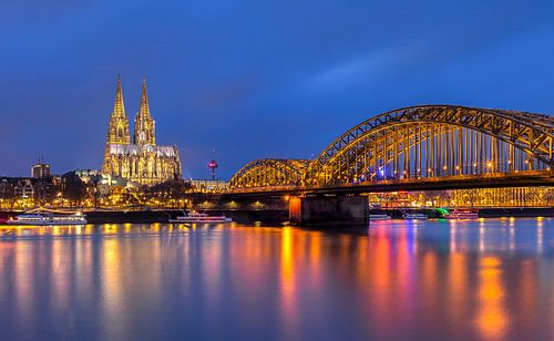 Cathédrale de Cologne sur le Rhin, Allemagne sur Adelheid Smitt