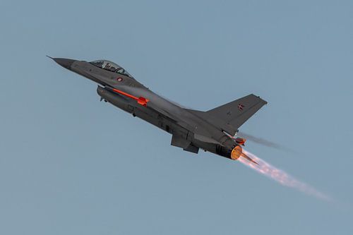 F-16 Fighting Falcon Deense luchtmacht demo sanicole airshow 2024