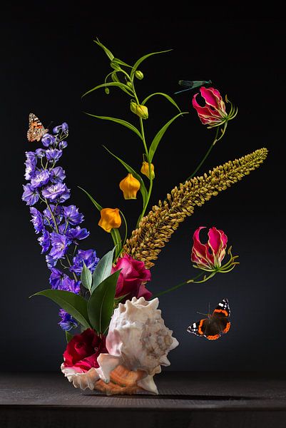 Flower Still Life - Royal Shell by Fine Art Flower - Artist Sander van Laar
