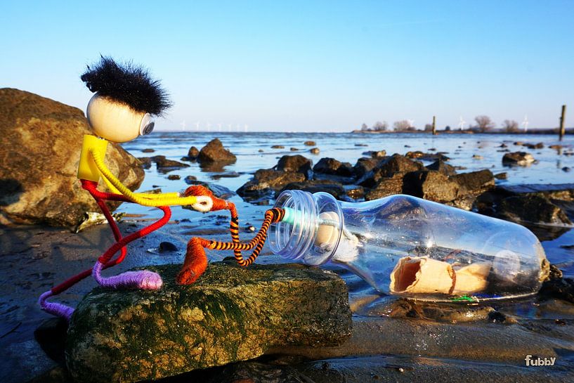 Fubby-Flaschenpost. Flaschenpost am Meer. von Sailographic Paula