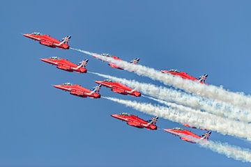 Red Arrows in action during AIR14. by Jaap van den Berg