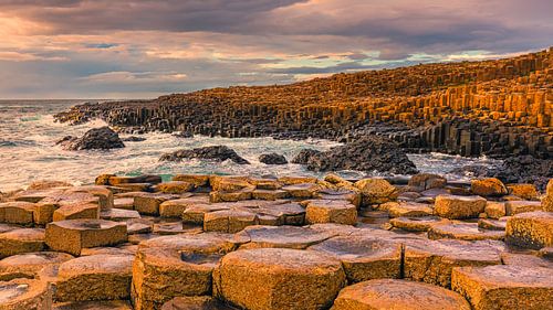 Zonsondergang bij de Giant's Causeway, Noord Ierland