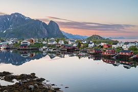 Midnight sun on the Lofoten Islands in Norway by Tim Vlielander