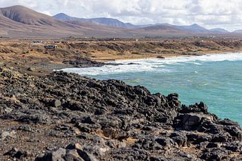 Panoramablick auf die felsige Küste von El Cotillo auf der Kanareninsel Fuerteventura