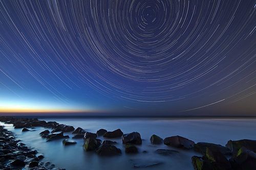 Star streaks over the North Sea