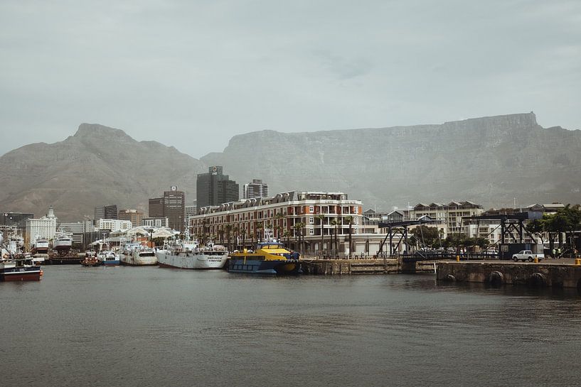Vue de la Montagne de la Table depuis le Waterfront | Photographie de voyage | Le Cap, Afrique du Su par Sanne Dost