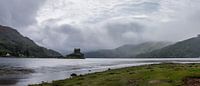 Eilean Donan Castle van Mart Houtman thumbnail