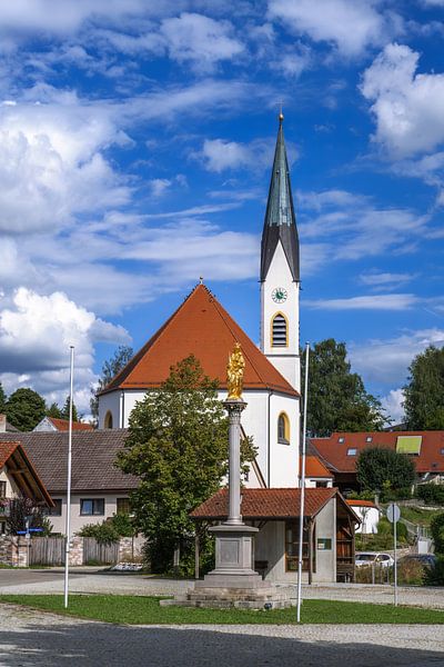 The church of St. Leonhard in Aiglsbach in the Hallertau region by ManfredFotos