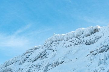 Top van Hochgrat besneeuwd en ijzig van Leo Schindzielorz