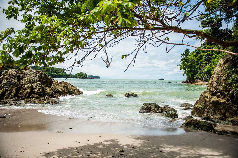 Verlaten strand (Costa Rica) van Sander Verhoeven