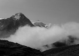 grüne Berge und blaue Seen in der Schweiz von Yara Terpsma