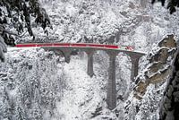 Train de la Rhätische Bahn sur le Landwasserviaduct