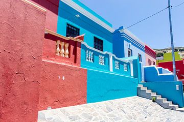 Straße mit farbigen Kolonialhäusern in Bo Kaap in Kapstadt, Südafrika, Afrika von WorldWidePhotoWeb