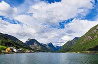 Uitzicht over de Fjærlandfsjord in Noorwegen van Rico Ködder thumbnail