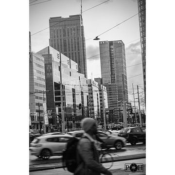 Evening rush in Rotterdam sur Peter Hooijmeijer