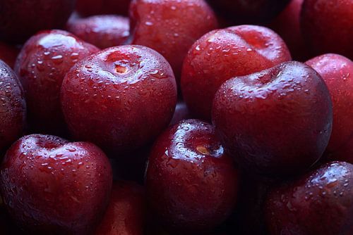 Sweet seduction: focus on cherries